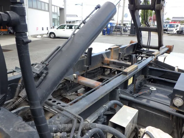 シャーシの状態です。|日野 レンジャー ADG-FJ7JGWAの写真7