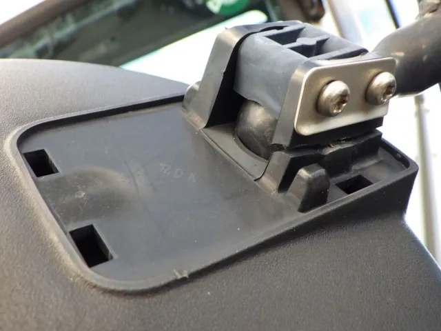 助手席側ミラー取り付け部に割れがあります。|日野 レンジャー ADG-FJ7JGWAの写真30