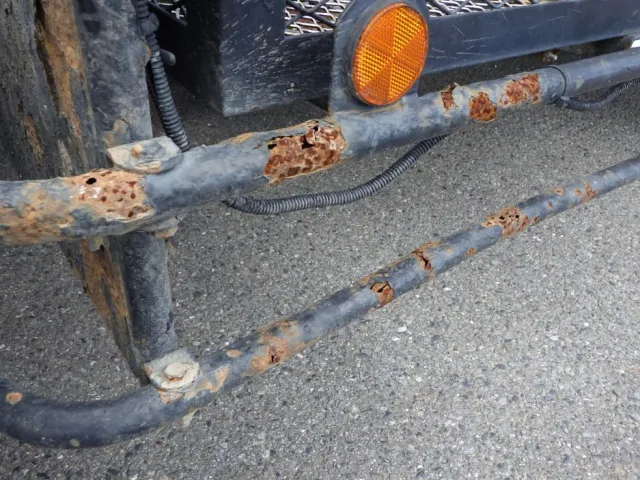 左右のサイドバンパーに腐食・穴があります。|日野 レンジャー ADG-FJ7JGWAの写真34