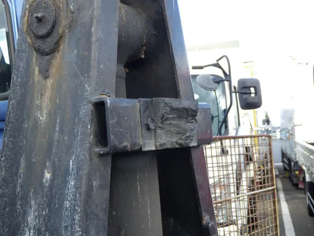 アームのパッドにかけがあります。|日野 レンジャー ADG-FJ7JGWAの写真35