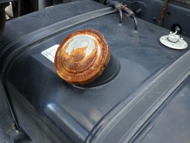 燃料タンクのフタにサビがあります。|日野 レンジャー ADG-FJ7JGWAの写真36