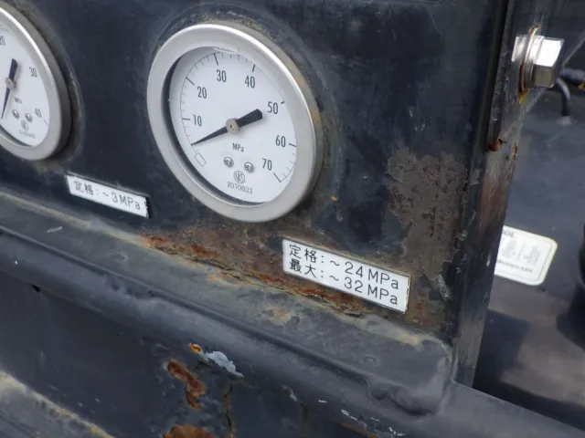 メーター周りにサビがあります。|日野 レンジャー ADG-FJ7JGWAの写真37