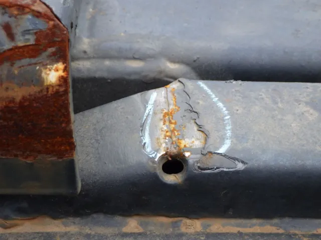 助手席側サブフレームにキレツがあります。|日野 レンジャー ADG-FJ7JGWAの写真41