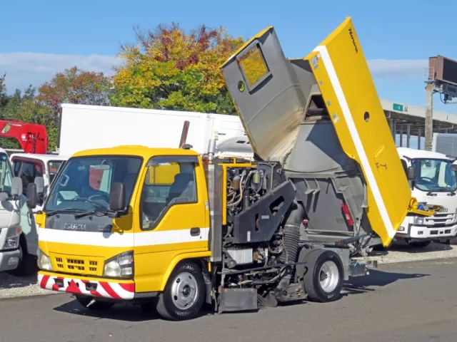 いすゞ エルフ PB-NKR81N(2WD)の写真1