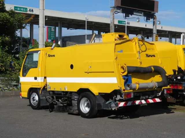 いすゞ エルフ PB-NKR81N(2WD)の写真3