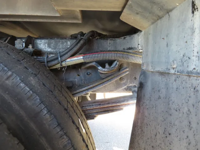 いすゞ エルフ PB-NKR81N(2WD)の写真5