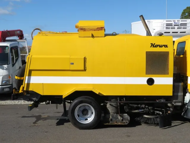 いすゞ エルフ PB-NKR81N(2WD)の写真7