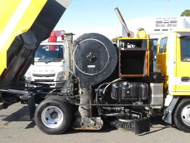 いすゞ エルフ PB-NKR81N(2WD)の写真8