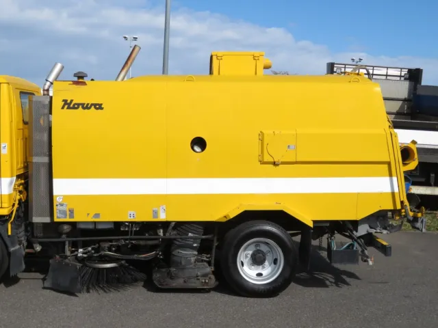 いすゞ エルフ PB-NKR81N(2WD)の写真9