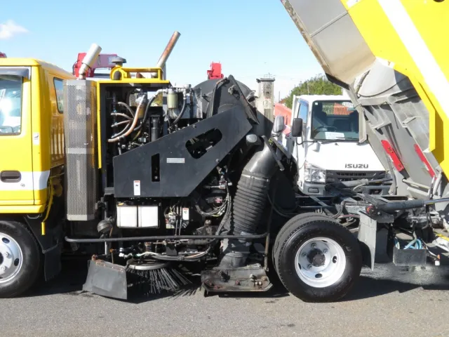 いすゞ エルフ PB-NKR81N(2WD)の写真10