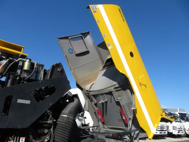 いすゞ エルフ PB-NKR81N(2WD)の写真11