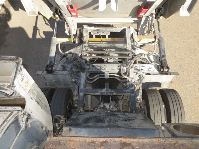 いすゞ エルフ PB-NKR81N(2WD)の写真12