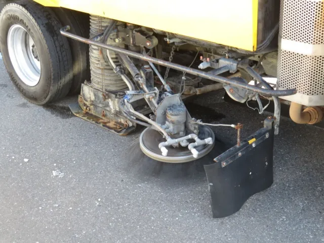 いすゞ エルフ PB-NKR81N(2WD)の写真13