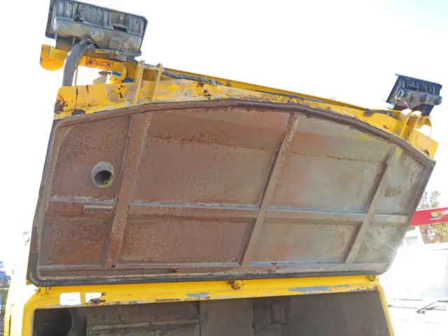 いすゞ エルフ PB-NKR81N(2WD)の写真18