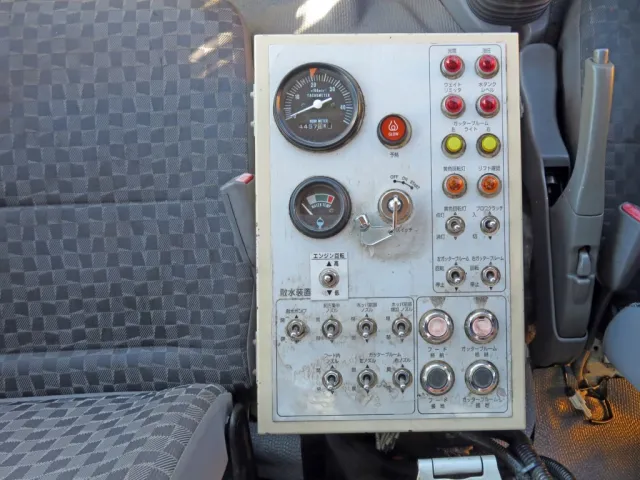 いすゞ エルフ PB-NKR81N(2WD)の写真21