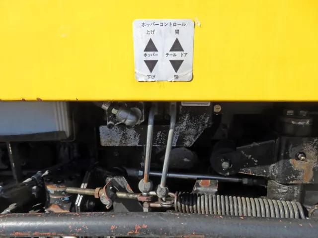 いすゞ エルフ PB-NKR81N(2WD)の写真23