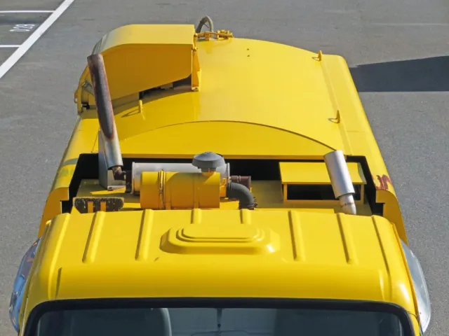 いすゞ エルフ PB-NKR81N(2WD)の写真29