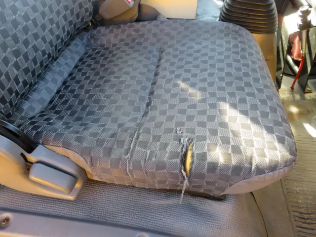 いすゞ エルフ PB-NKR81N(2WD)の写真32