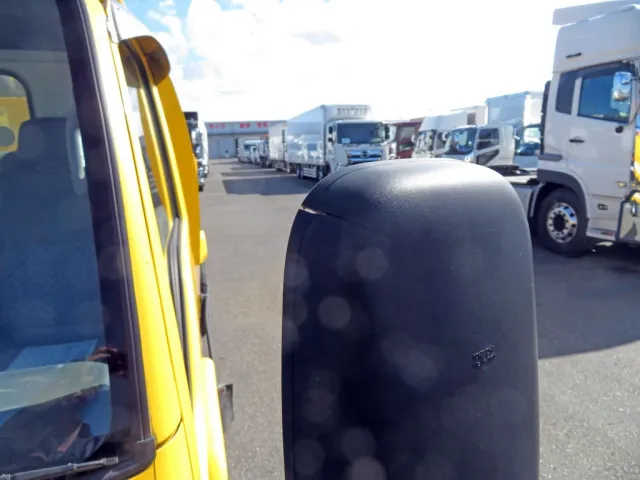 いすゞ エルフ PB-NKR81N(2WD)の写真34