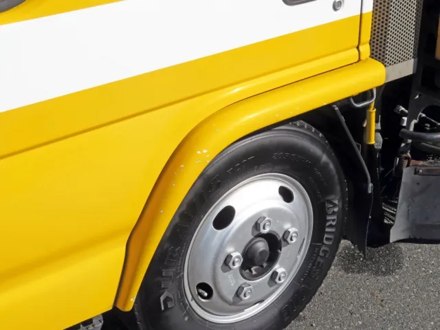 いすゞ エルフ PB-NKR81N(2WD)の写真36