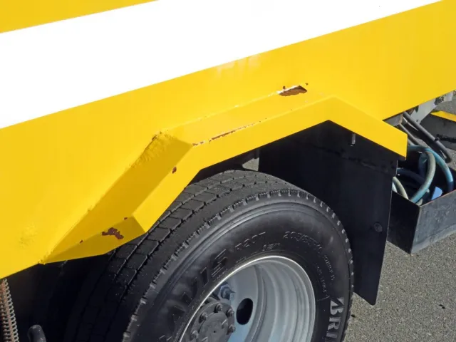 いすゞ エルフ PB-NKR81N(2WD)の写真40