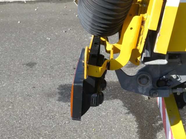 いすゞ エルフ PB-NKR81N(2WD)の写真49