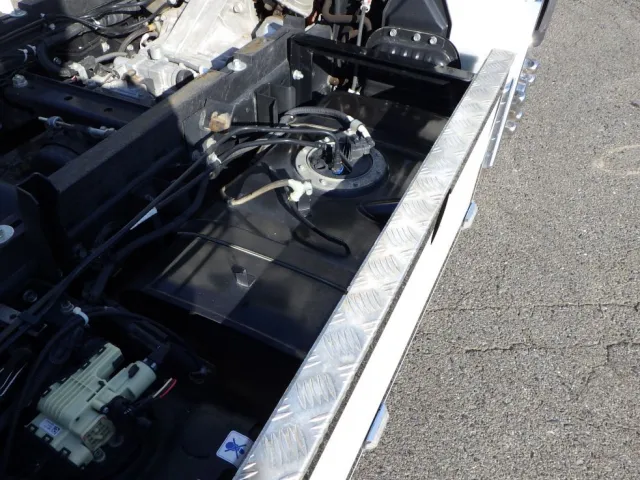 燃料タンクは70Lです。|三菱 キャンター 2RG-FBA60(2WD)の写真14