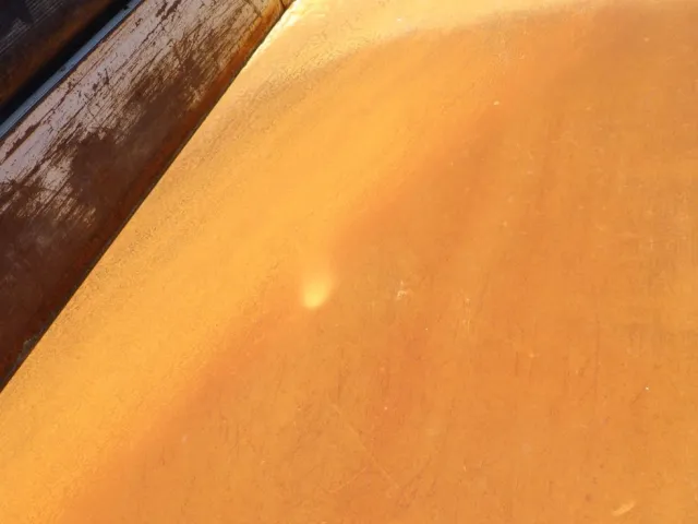 床鉄板にキズ・サビ・ヘコミがあります。|三菱 キャンター 2RG-FBA60(2WD)の写真27