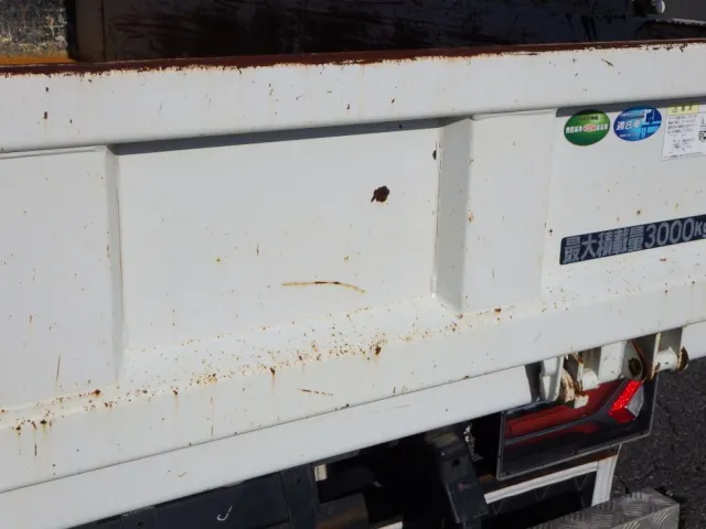 リヤ周りにキズ・サビがあります。|三菱 キャンター 2RG-FBA60(2WD)の写真28