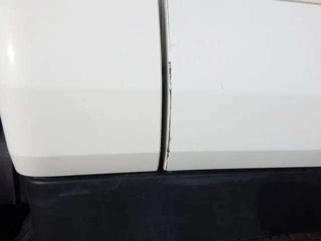 運転席側ドアにキズがあります。|いすゞ フォワード 2RG-FRR90S1(2WD)の写真18
