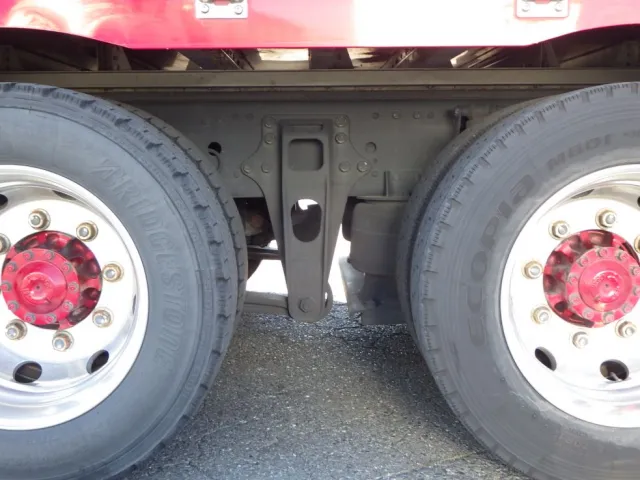 タイヤ間の状態です。（エアサスです）|三菱 スーパーグレート 2PG-FS74HZの写真5