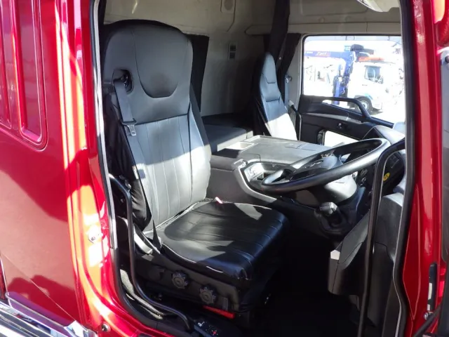 乗車定員は２名です。|三菱 スーパーグレート 2PG-FS74HZの写真6