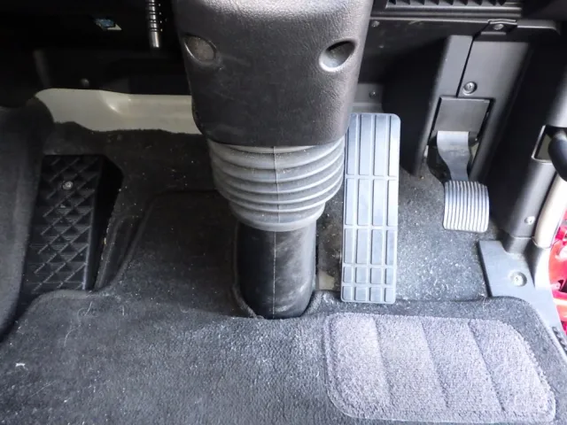 ２ペダルです。|三菱 スーパーグレート 2PG-FS74HZの写真18