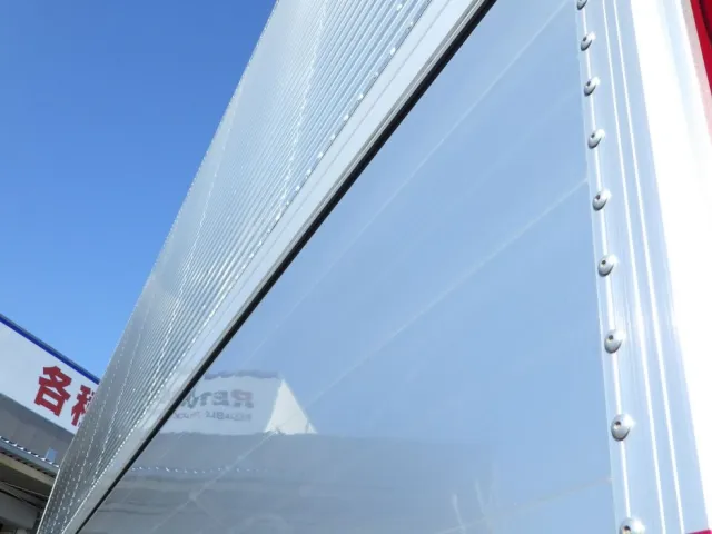 助手席側ウイング下側に膨らみがあります。|三菱 スーパーグレート 2PG-FS74HZの写真32