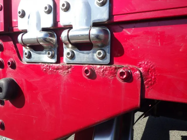 ボディー後方の両サイドにサビがあります。|三菱 スーパーグレート 2PG-FS74HZの写真35