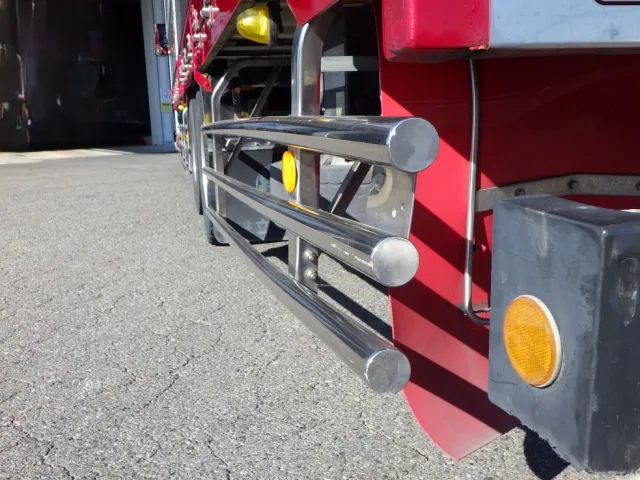 後方の両サイドバンパーに曲がりがあります。|三菱 スーパーグレート 2PG-FS74HZの写真36