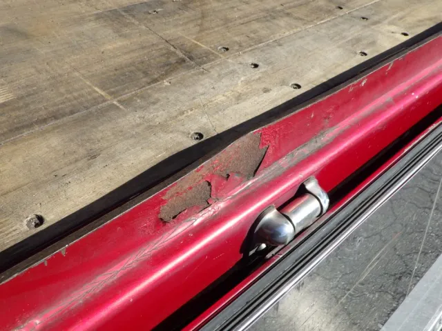 荷台の両サイドレールにサビ・曲がりがあります。|三菱 スーパーグレート 2PG-FS74HZの写真40