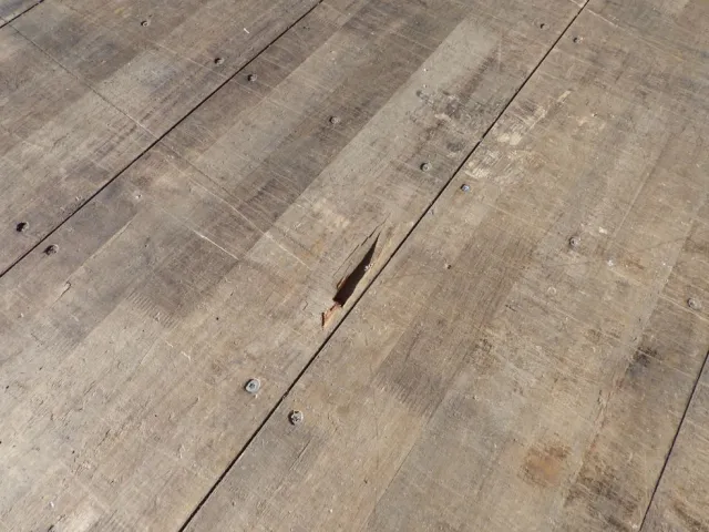 床板に割れがあります。|三菱 スーパーグレート 2PG-FS74HZの写真41