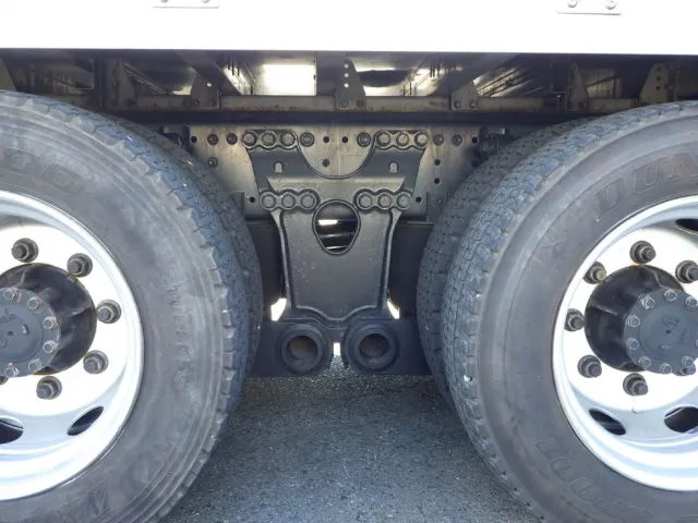 タイヤ間の状態です。(エアサスです)|日野 プロフィア 2DG-FW1AHGの写真5