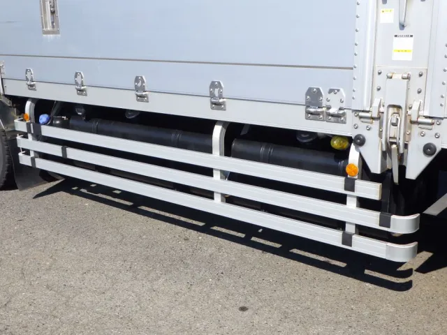 燃料タンクは300LX200Lです。|日野 プロフィア 2DG-FW1AHGの写真14