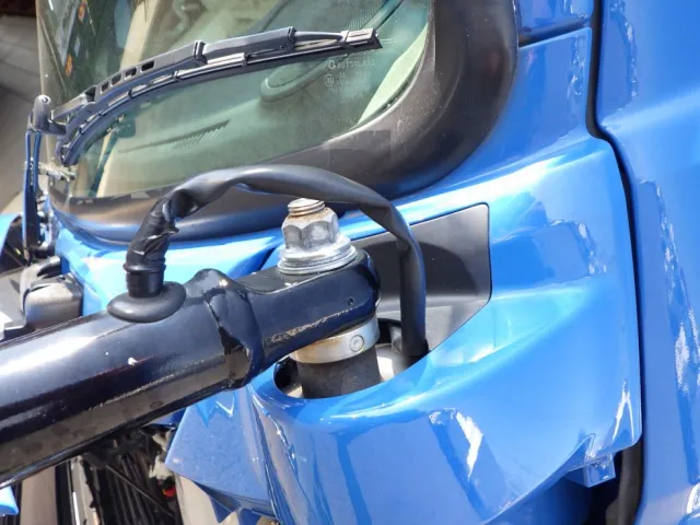 助手席側ミラーステーカバーが欠損しています。|日野 プロフィア 2DG-FW1AHGの写真22