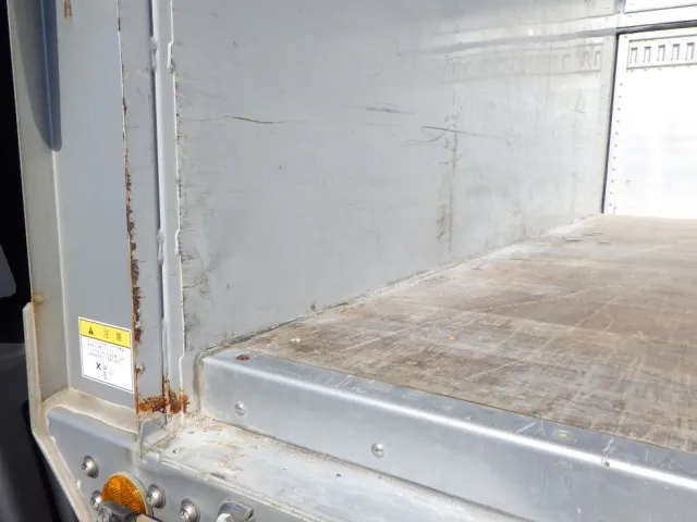 プロテクター裏側にキズ・サビ・ヘコミがあります。|日野 プロフィア 2DG-FW1AHGの写真29