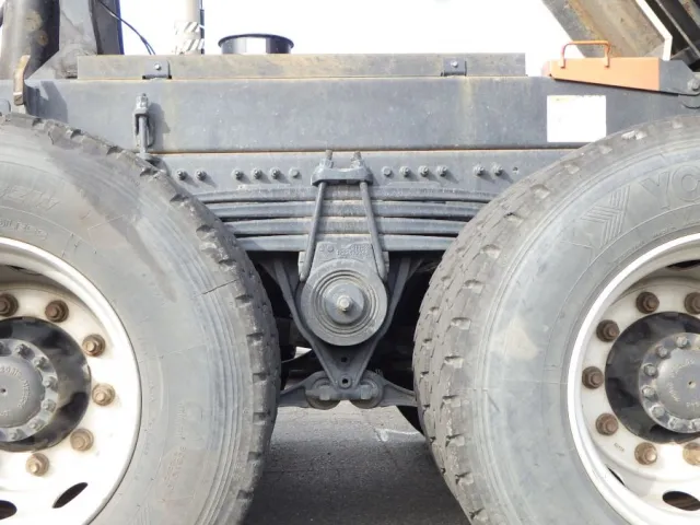 タイヤ間の状態です。|UDトラックス クオン 2PG-CW5ALの写真5