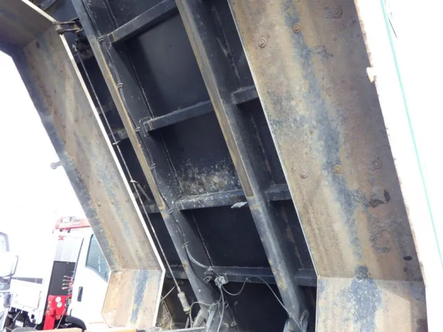 ボディー裏側サビがあります。|UDトラックス クオン 2PG-CW5ALの写真34