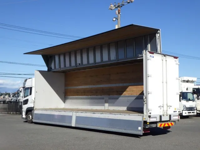 UDトラックス クオン 2PG-CG5CAの写真3