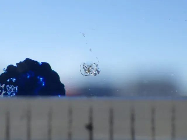 フロントガラスに小キズがあります。|UDトラックス クオン 2PG-CG5CAの写真12