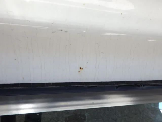 ルーフに飛び石キズがあります。|UDトラックス クオン 2PG-CG5CAの写真24