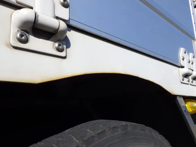 左右のサイドレールにサビがあります。|UDトラックス クオン 2PG-CG5CAの写真27