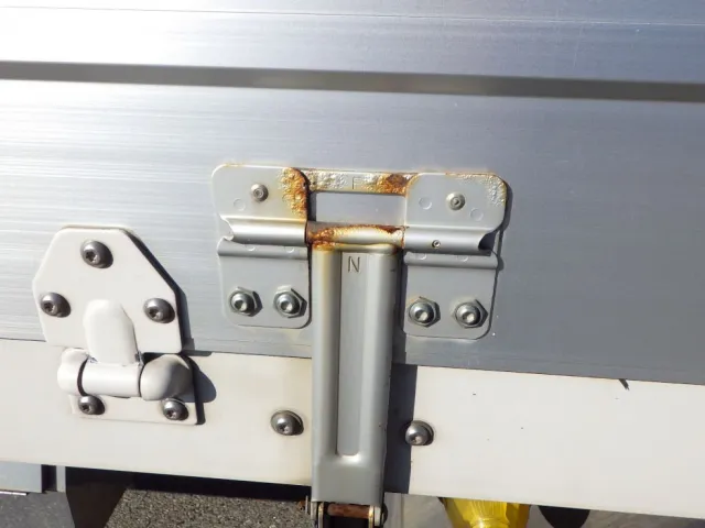 左右のセイコーラックにサビがあります。|UDトラックス クオン 2PG-CG5CAの写真28