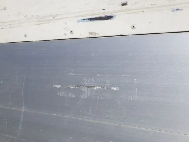 アオリ内側にキズ・ヘコミがあります。|UDトラックス クオン 2PG-CG5CAの写真33